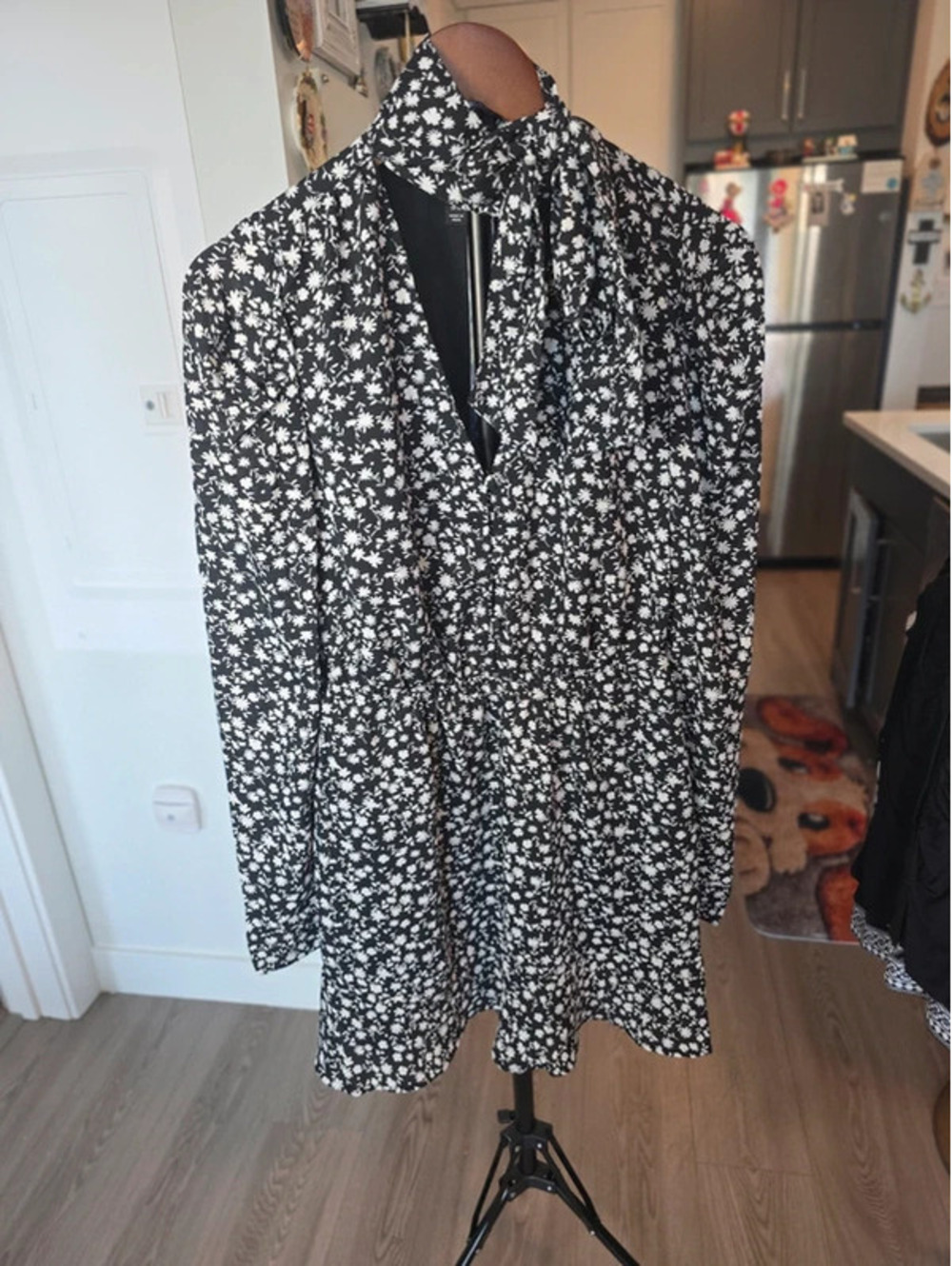Scoop Black and White Floral Long Sleeve Dress XS